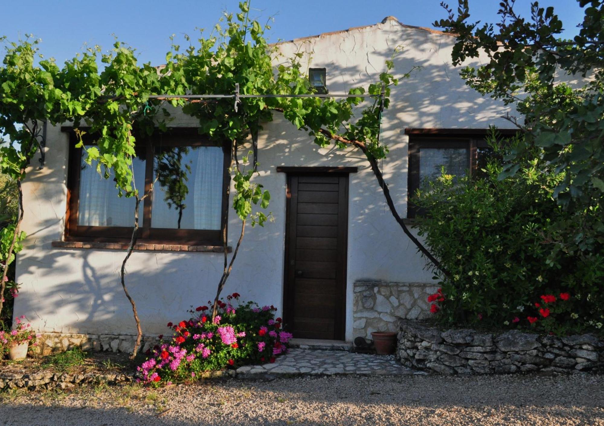 B&B Badde Cubas Usini Номер фото